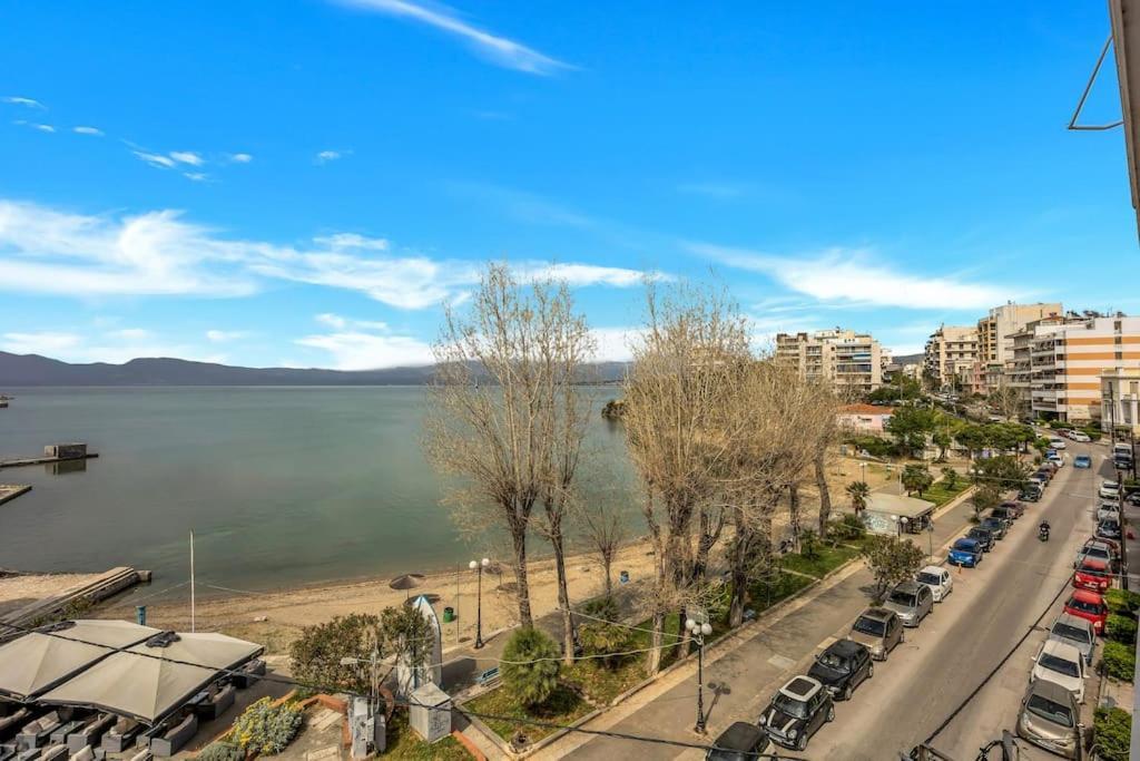 Bright Central Apartment With Splendid Sea View! Chalkís Dış mekan fotoğraf
