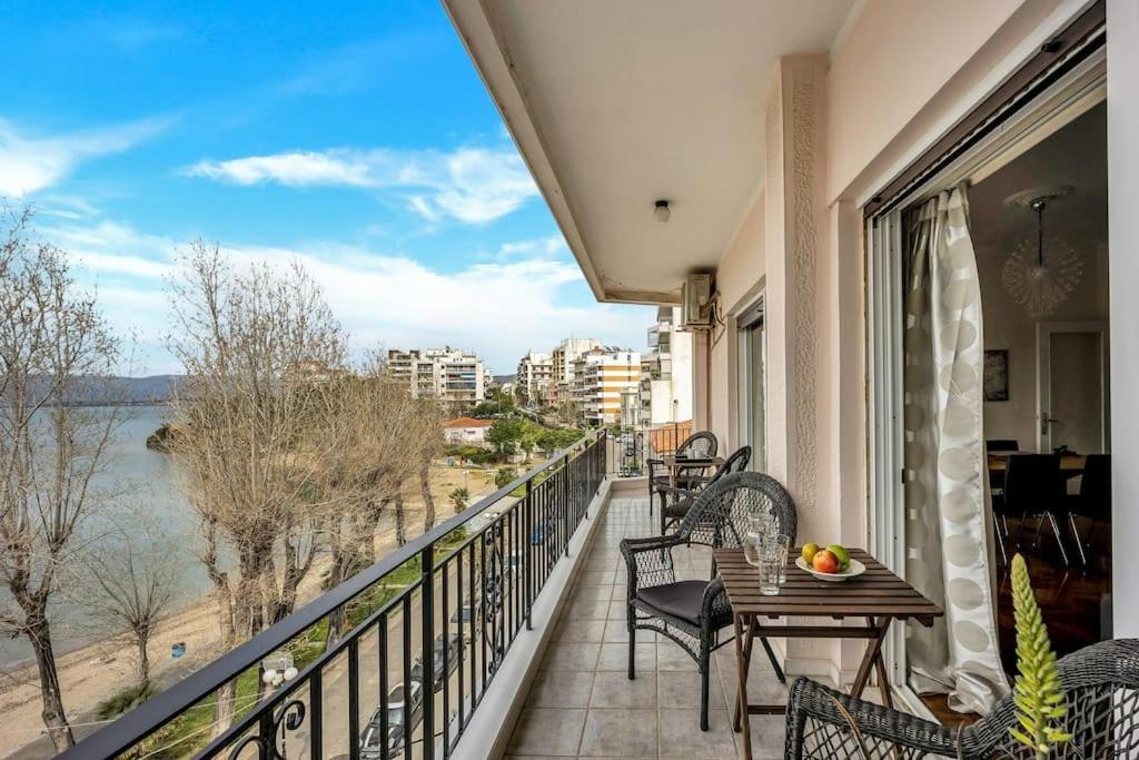 Bright Central Apartment With Splendid Sea View! Chalkís Dış mekan fotoğraf