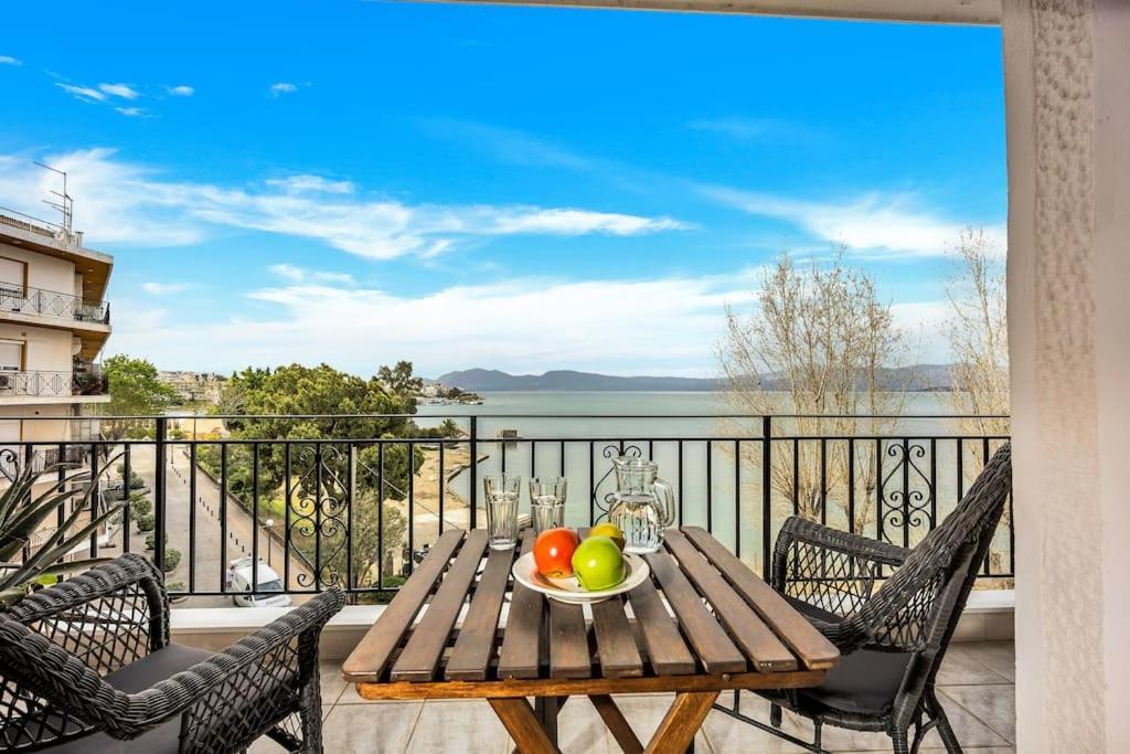 Bright Central Apartment With Splendid Sea View! Chalkís Dış mekan fotoğraf