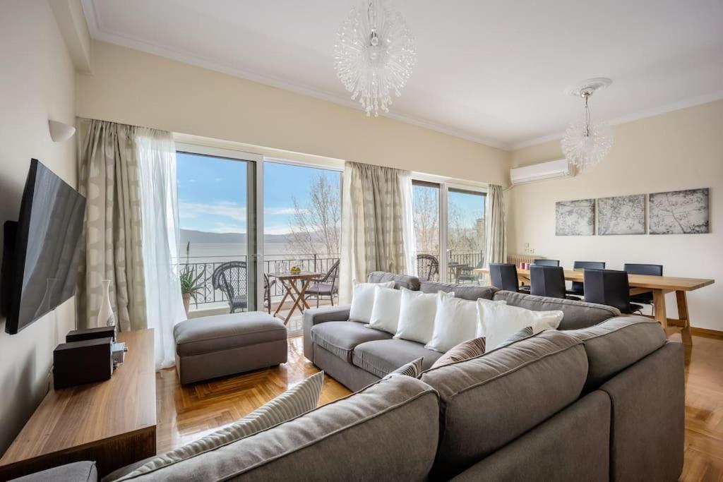 Bright Central Apartment With Splendid Sea View! Chalkís Dış mekan fotoğraf
